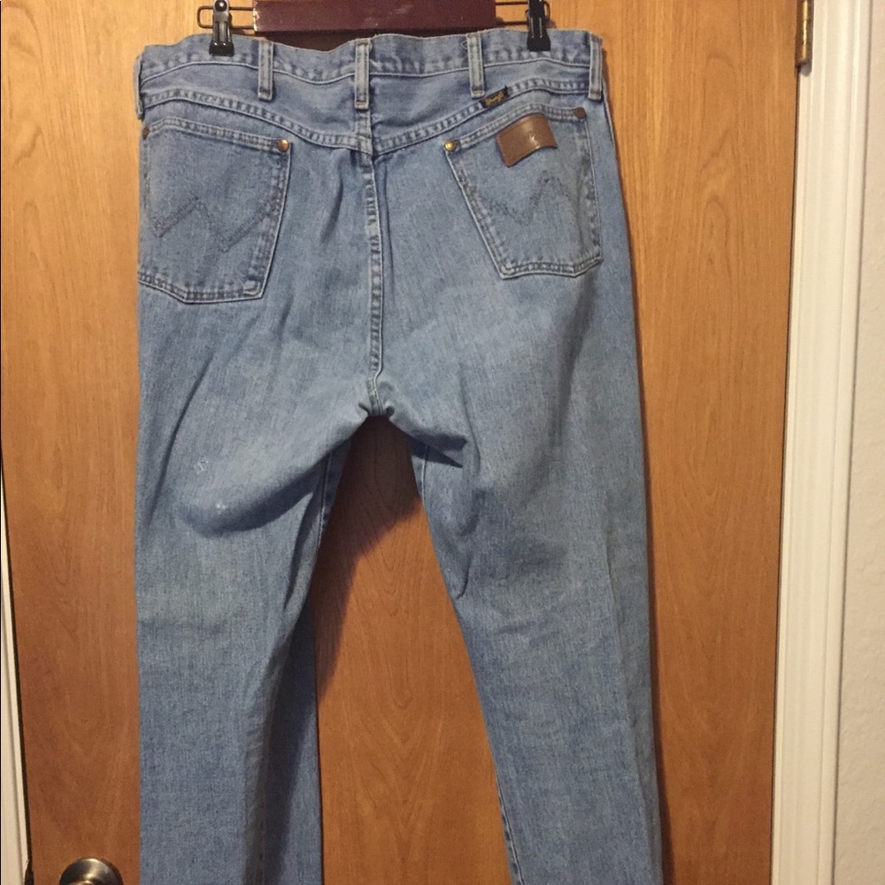 Men’s Wrangler Light Wash Jeans